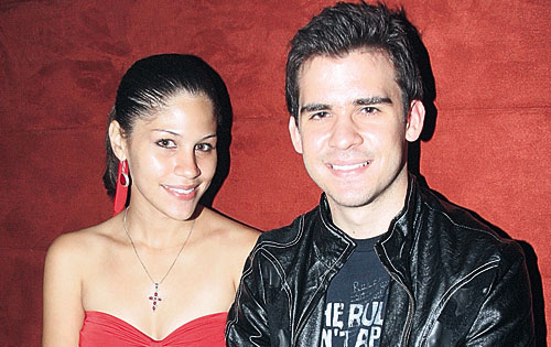<p>Pareja. Mario Spinali y Cony Rodríguez son muy felices.</p>