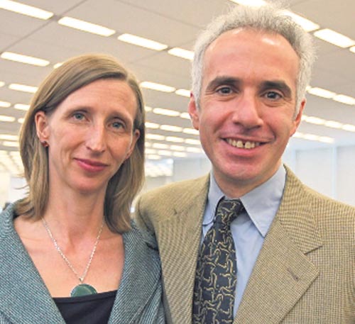 <p>Ellen Barry y Clifford Levy de The New York Times.</p>