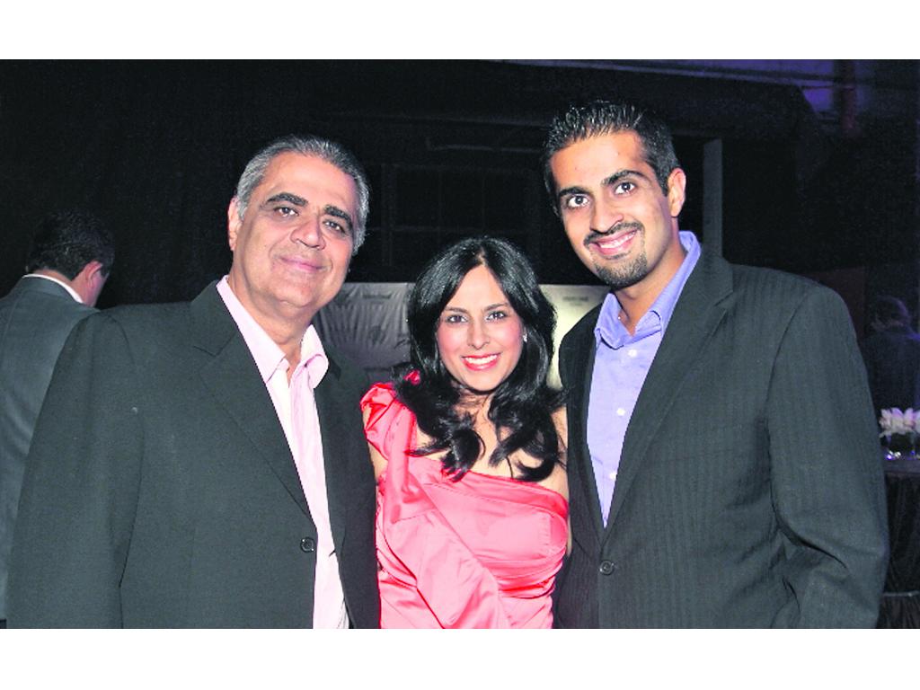 Ashok Buxani, Krysha Buxani y Ameet Buxani.()