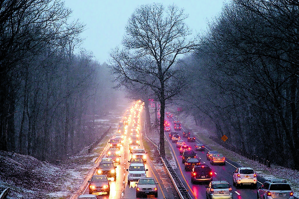 Dificultad. Congestión vehicular en Connecticut.(AP)