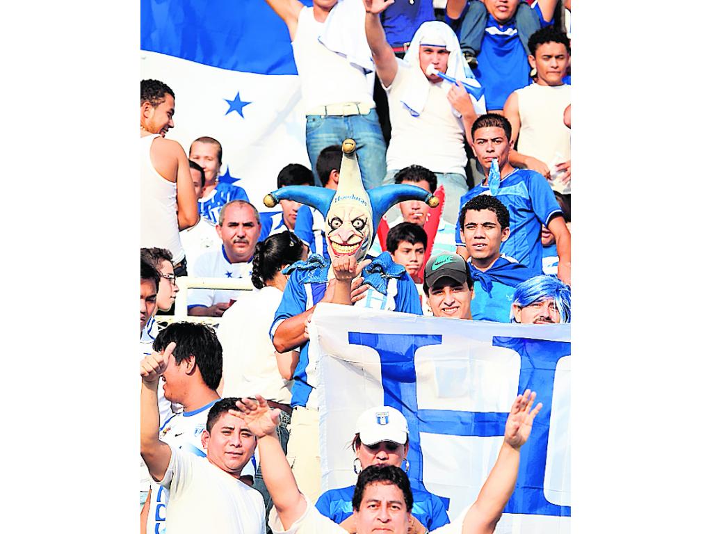 Con todo. Catrachos no se quedaron de brazos cruzados.(Cortesía El Heraldo de Honduras)