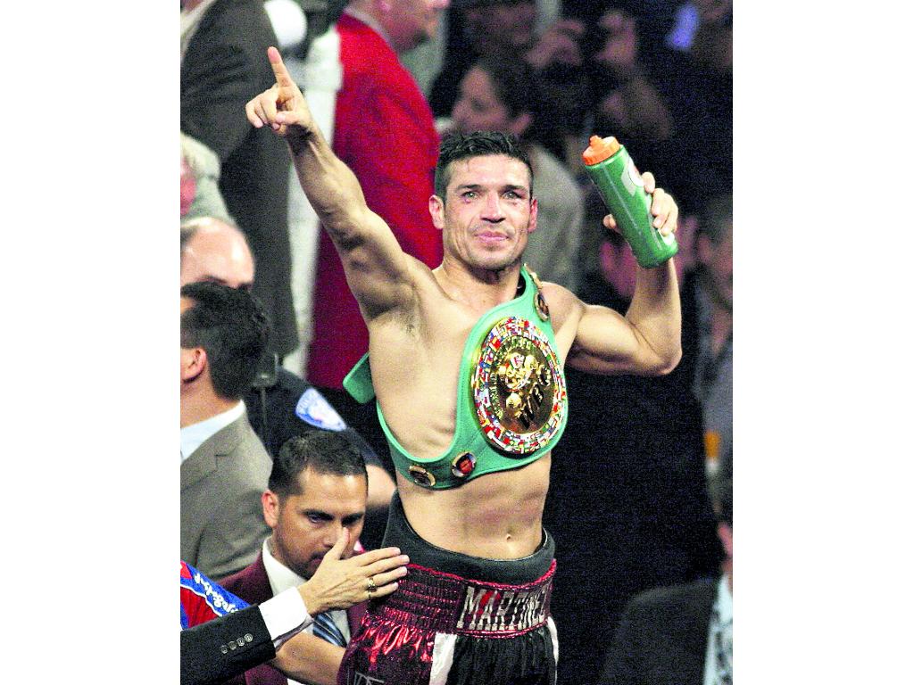 Alegría. Martínez celebra por su nuevo título mundial. (efe)