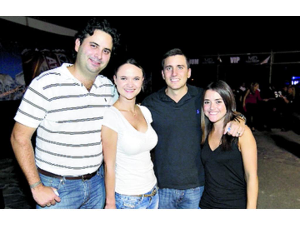 4. Juan Rodrigo Avedaño, Valentina Escobar, Juan Pablo Martínez y Mariana Villegas.