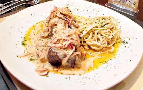 <p>Filete Gianberto con pasta linguini al óleo.</p>