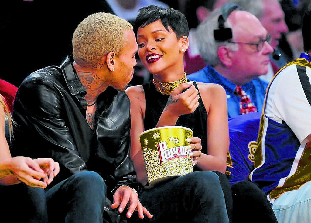 Rihanna dejó atrás los recuerdos de la golpiza que le dio Chris Brown. Foto/Archivo<br>