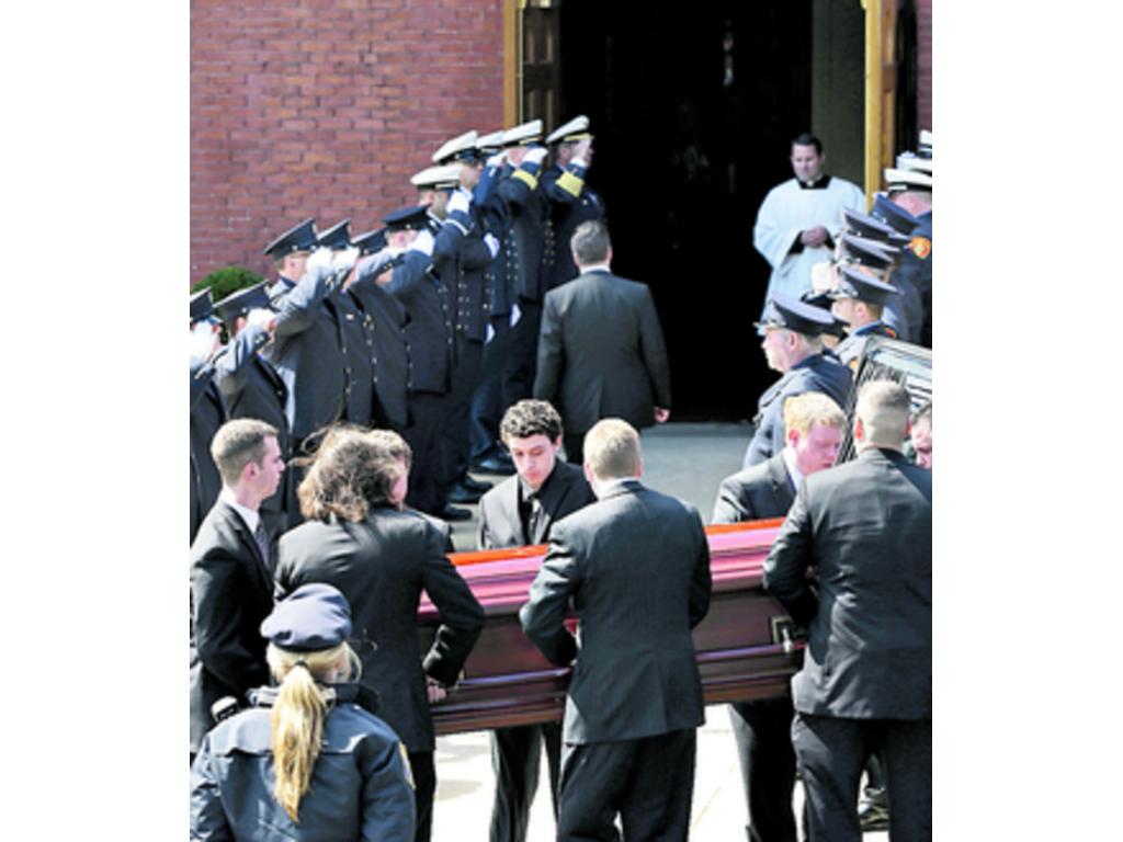 Una semana después de los atentados durante la maratón de Boston, familiares, amigos y autoridades despidieron a la joven de 29 años Krystle Campbell.(AP)