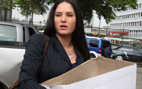 La abogada Rodríguez tenía una caja en su poder la cuale contenía las pruebas. Foto/Jorge Silot