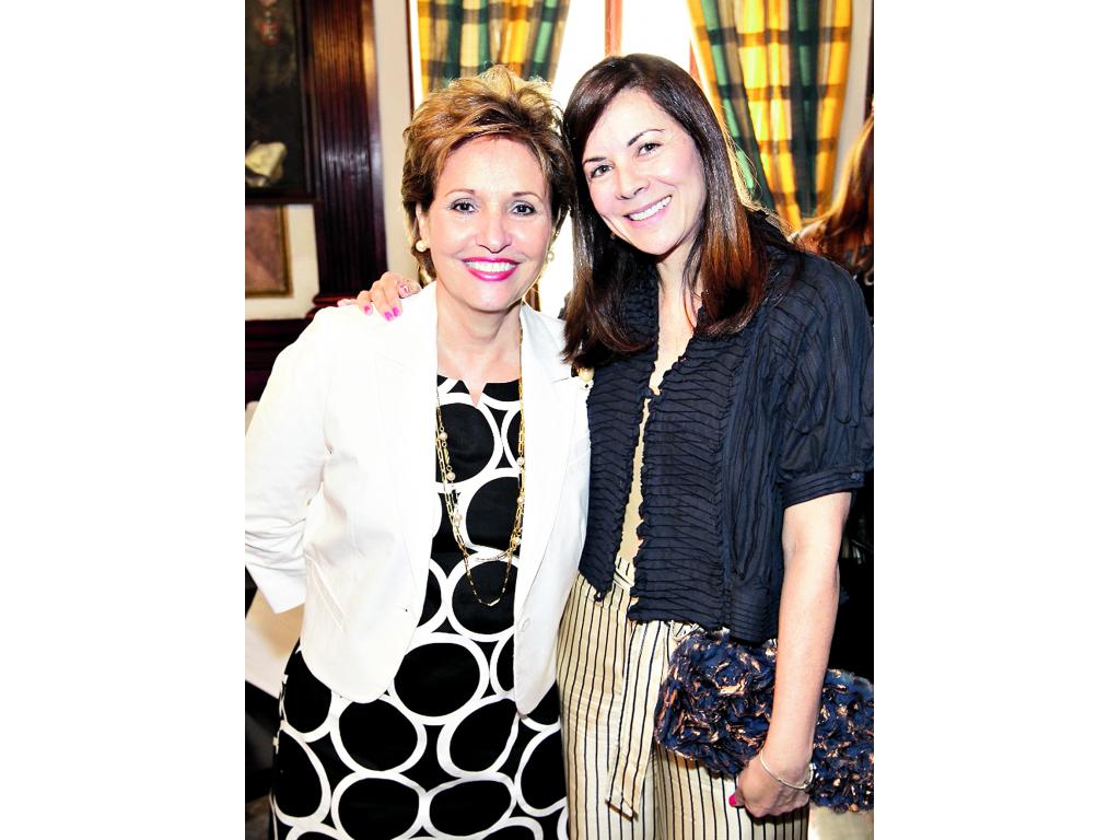 6. Magali Méndez y Chelle Corro. ()