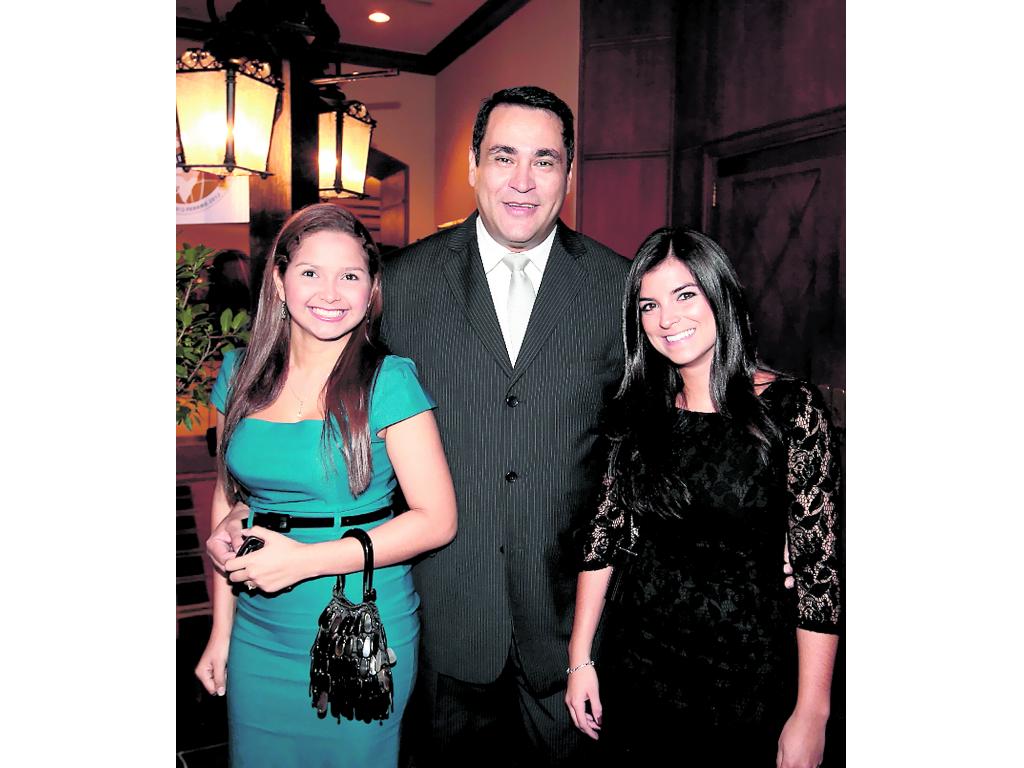Lizeth Martelo, Eduardo Vega y Lilia Cucalón.()