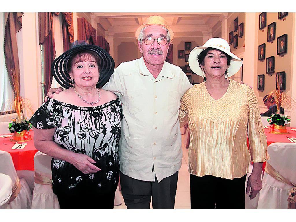 Teresa Matamoros, César Matamoros y Fanny Pérez Herrera.()