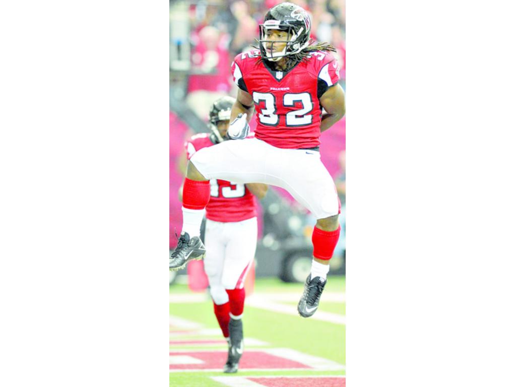 Jacquizz celebra tras anotar un touchdown.(AP)