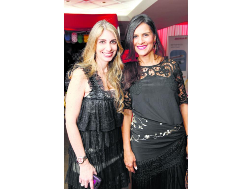 8. Ana Isabel de Ferradas y Maribel de Suárez.