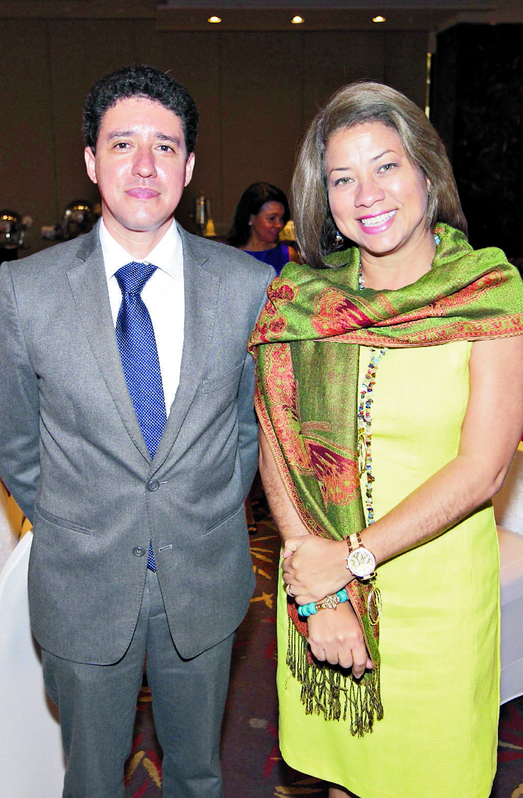 8. Iván Armuelles y Gina de Román.