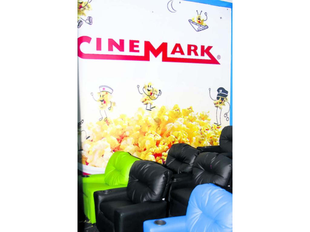 Un cine solo para ellos.