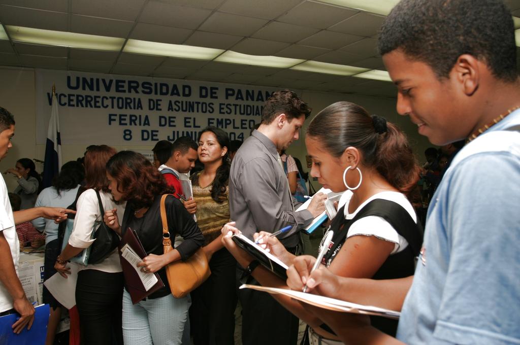 En las ferias de empleo que se realizan la afluencia de jóvenes. Foto: Ilustrativa Archivo<br>