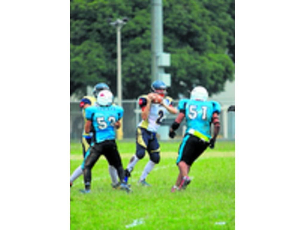 Un jugador de football americano debe estar físicamente preparado, ya que este es uno de los deportes más complicados por ser de contacto directo.