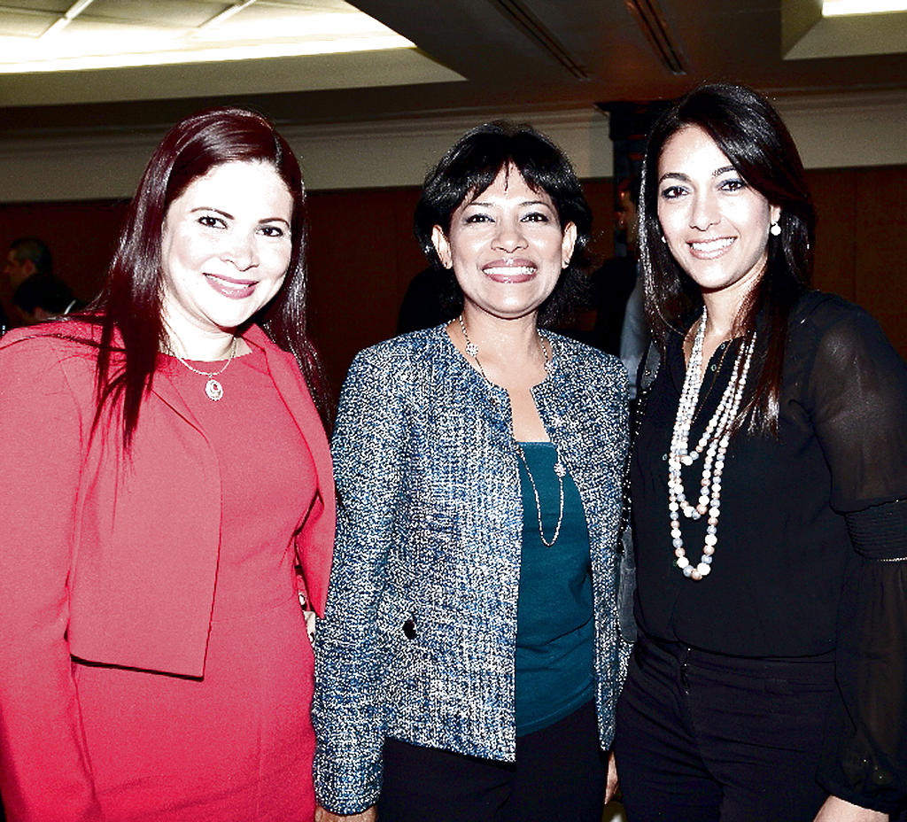 Karla Ríos, Yira de Vergara y Yelena de Alvarado. ()