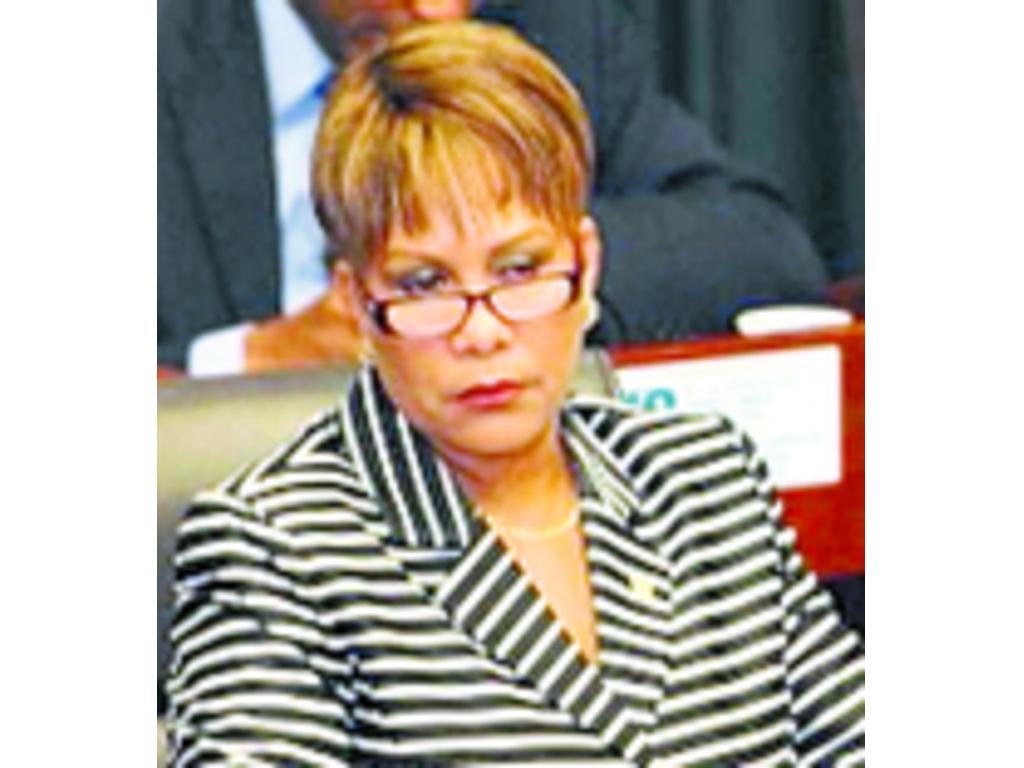 Las mujeres debemos romper paradigmas y participar más en la política, no hay discriminación. Si hay el 50% se acepta, no es que no lo aceptamos. (Iracema de Dale Diputada por el PRD)