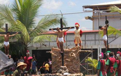 Panameños acudieron a la pasión y muerte de Jesús. Foto/Jorge Silot