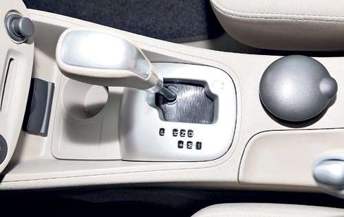 <p>Funcional. Su transmisión es CVT de variación manual.</p>