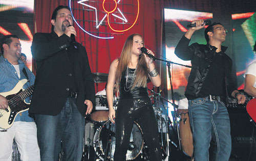 <p>Éxito. Interpretaron junto a Margarita Henríquez la canción Dame otro tequila, de Paulina Rubio.</p>