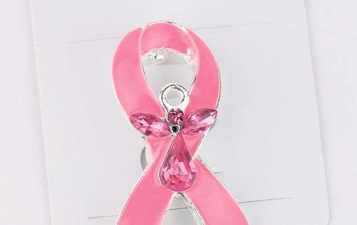 <p>Prendedores con detalles brillantes.</p>
