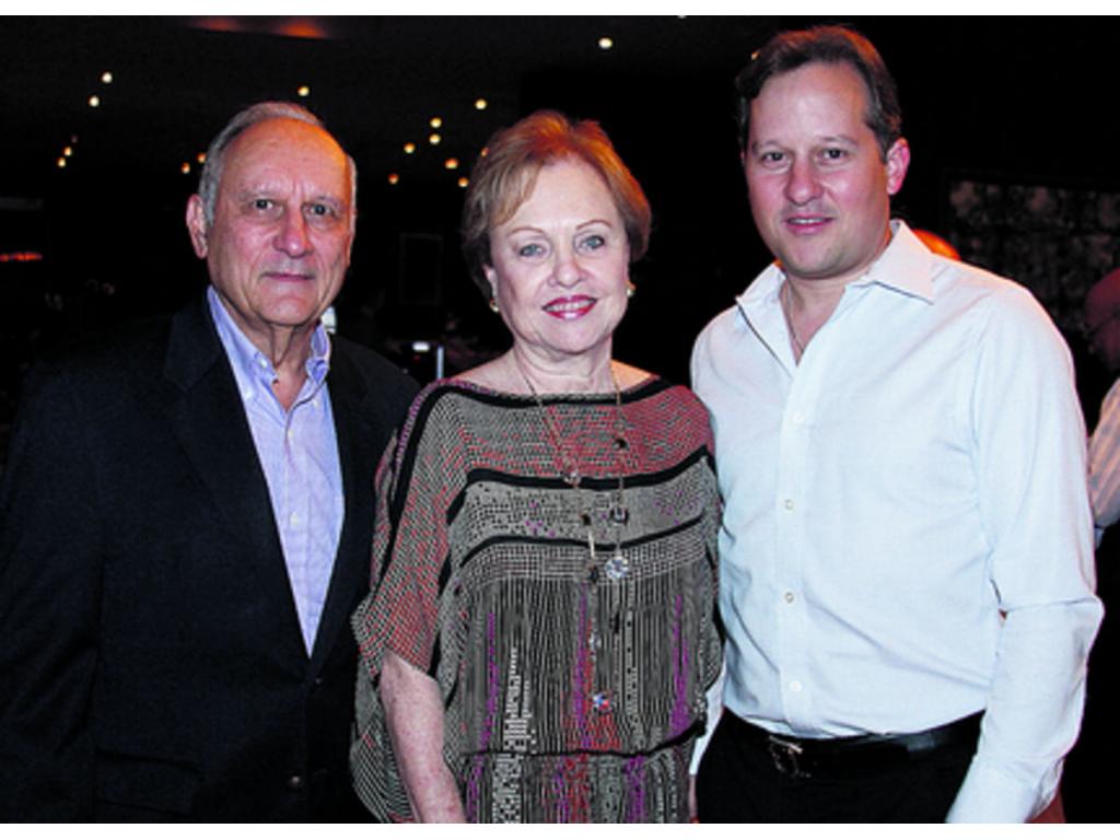 2. Pascual Tejada, Alexandra Liakópulos y Ernesto Méndez Chiari.