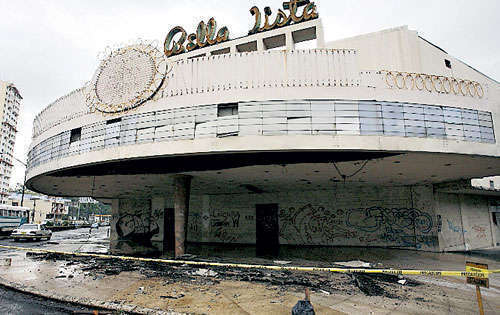 <p>Teatro Bella Vista. Un hito en la arquitectura de 1950.</p>