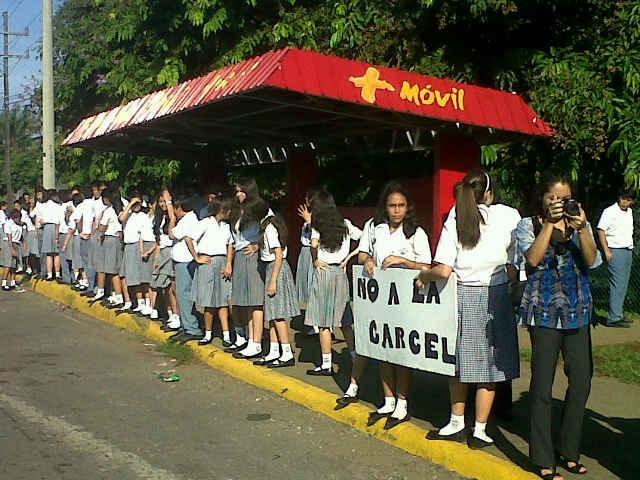 Un grupo de estudiantes protestó en contra de la ubicación de la Cárcel de Chiriquí. Foto: Mayra Madrid<br>
