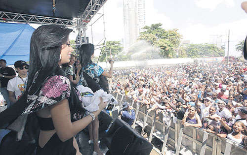<p></p><p>Reina. Estefanía Mora acompañó en los culecos.</p>