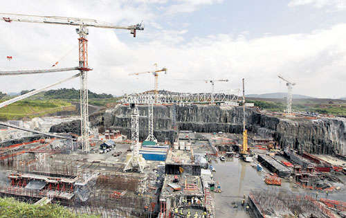 <p>Concentración. Más de 12 grúas trabajan en esta área.</p>