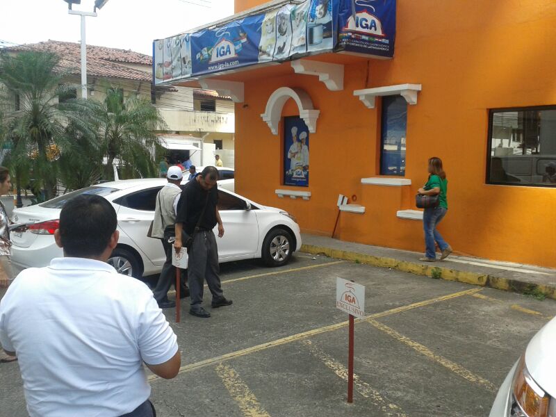 El corregidor cita a los dueños de los comercios por esta situación. El operativo se registra en Avenida Cuba, Calidonia y Avenida Balboa. Foto/Carlos Lemos
