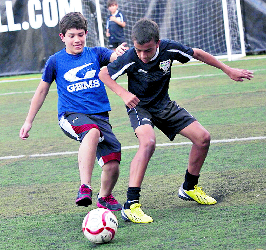 Jugadores mostrando destrezas y habilidades mediante fintas.(Anayansi Gamez)