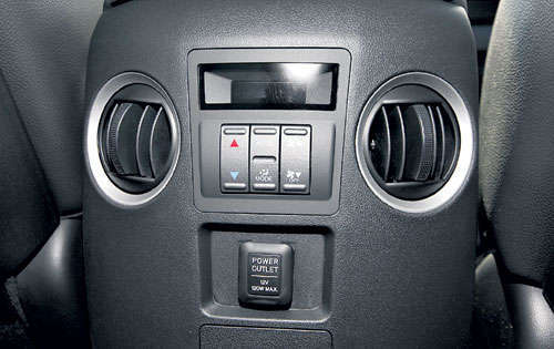 <p>Útil. Aire acondicionado regulable para las 3 filas de asientos.</p>