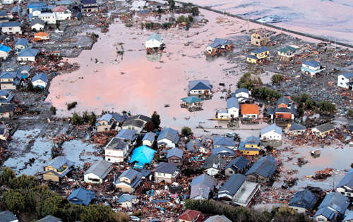 Casas destruidas en Iwaki (Japón) tras el tsunami. Foto/EFE/Archivo