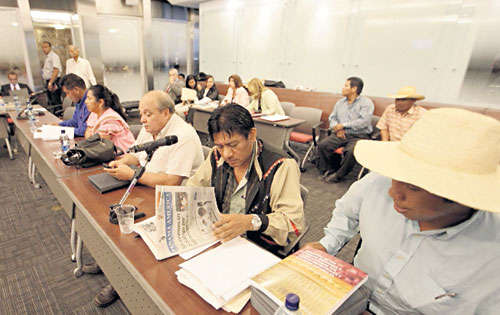 <p>Actividad. Antes del diálogo hubo reuniones separadas.</p>