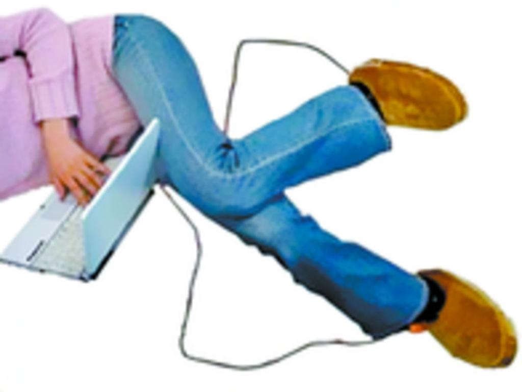 Estas pantuflas están diseñadas para los días frios, para que te ayuden a tener los pies calientes, sin embargo, es necesario que estén conectadas a una computadora mediante un cable USB para que puedan calentarse.