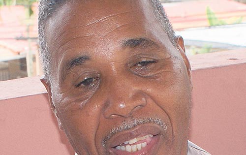 <p>Laguna sostiene que su entrenador, Curro Dosman, lo traicionó, durante su segunda pelea con el boricua Carlos Ortiz. Me dio algo que me debilitó. </p>