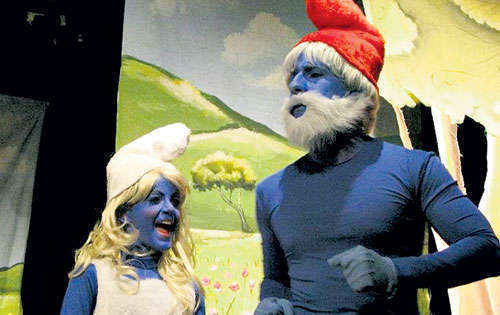 <p>En cartelera. Obra infantil Azulillos, en el ABA.</p>