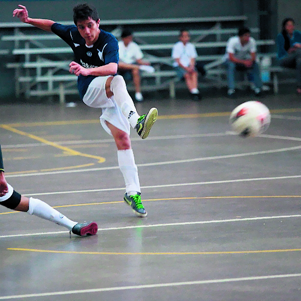 Alfredo Canton derrotó 6-3 al equipo de La Salle.()