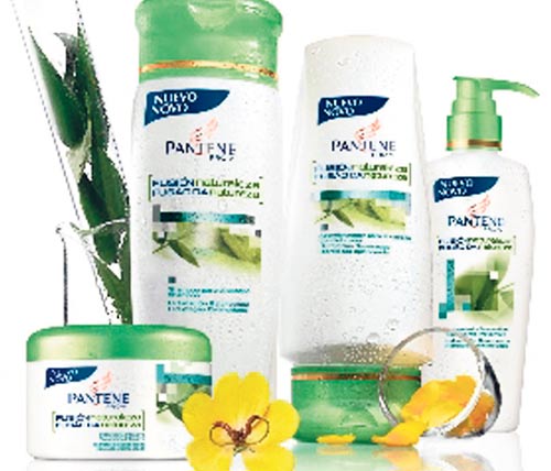 <p>Pantene lanza Fusión Naturaleza la colección.</p>