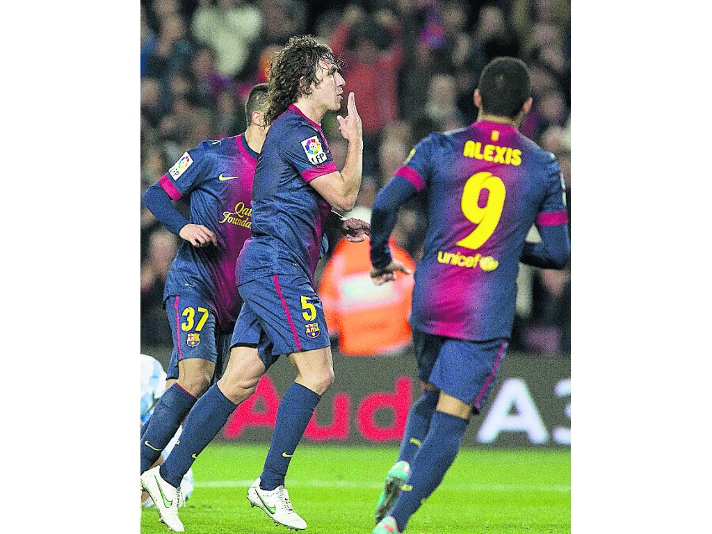 Festejo. El zaguero Carles Puyol (c) celebra su anotación, que le daba la ventaja transitoria (2-1) al Barcelona.(efe)