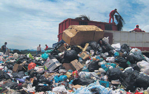<p>Basura. No hay alternativas para trasladar el vertedero.</p>