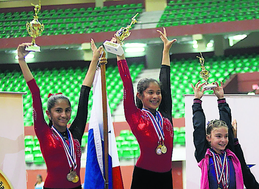 Campeonas. Chugani (izq.), Cohen (c) y De Villefort.(Francisco González)