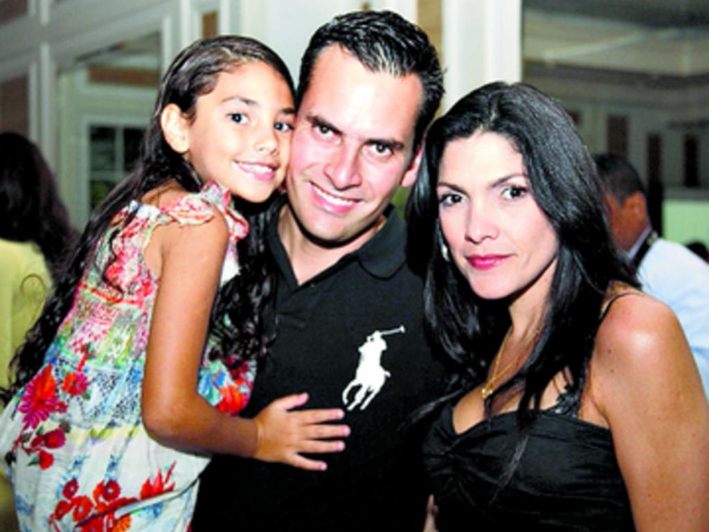 2. Ana Valentina Sánchez, Pedro Sánchez y Peggy Fuguet.