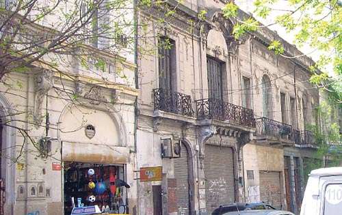 <p>Apunte. El barrio de noche es peligroso. </p>