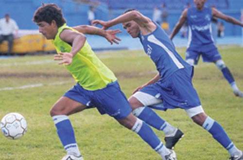 <p></p><p>Locales. El Salvador tratará de hacerse fuerte frente a su público.</p>