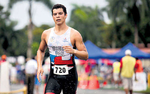 <p>Fue el mejor nacional en el evento masculino individual del triatlón de los Juegos Deportivos Escolares Centroamericanos y del caribe.</p>