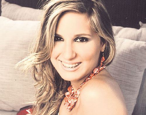 <p>Esta encantadora joven será presentada en sociedad este 2 de julio como debutante 2011. Es hija de Eduardo Augusto de Diego y la señora Lorena Raquel Sosa de la Guardia.</p>