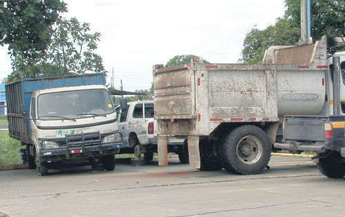 <p>Daños. Camiones recolectores en pésimo estado.</p>